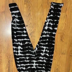 Black and White Tie-Dye Leggings